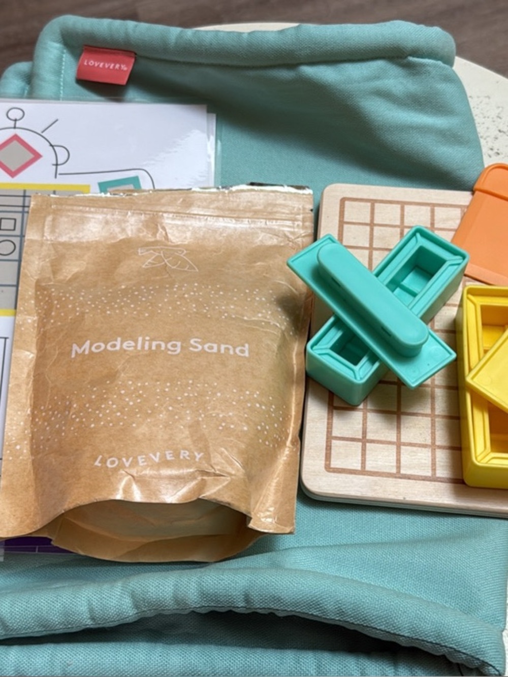 Lovevery molding sand and wipeable mat